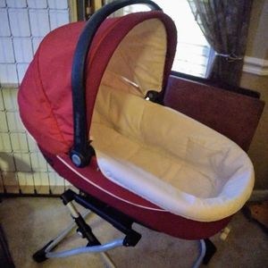 Peg Perago Navette XL bassinet with stand